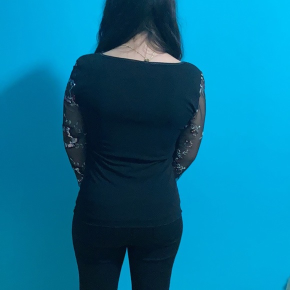 Beautiful blouse small - Picture 2 of 6